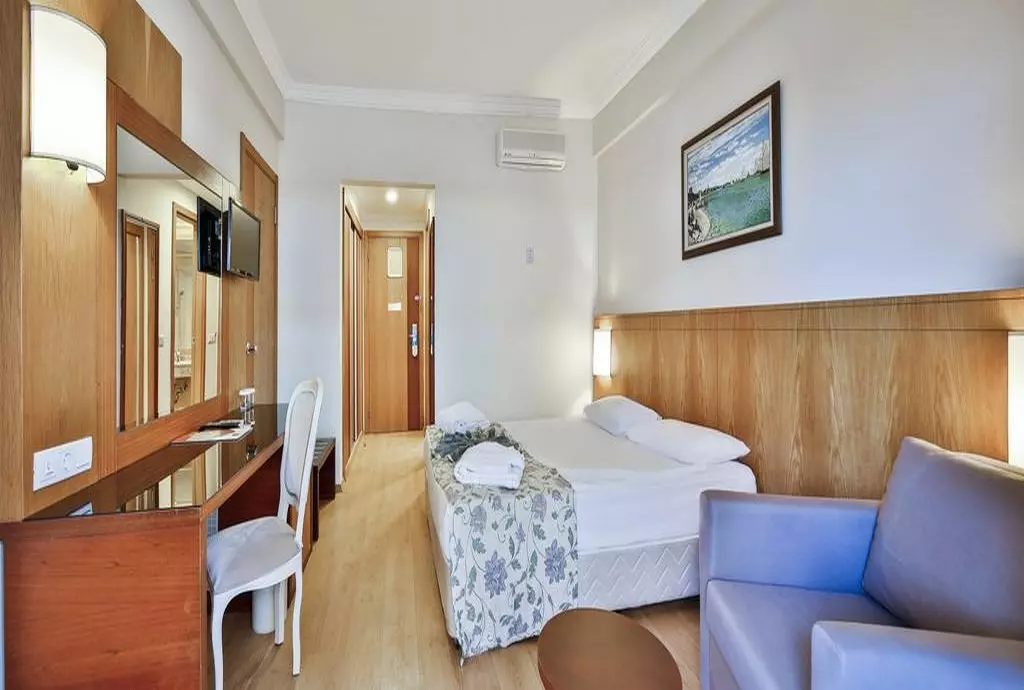 throne seagate_antalya_shabavizparvaz_02.jpg